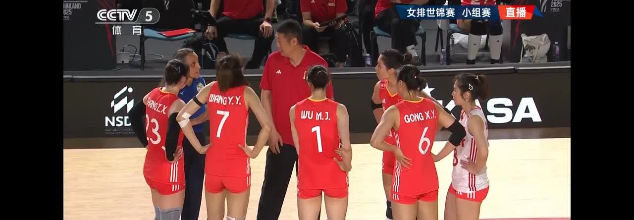 8月27日，在女排世界锦标赛小组赛最后一场比赛中，中国女排以25：15、25：2