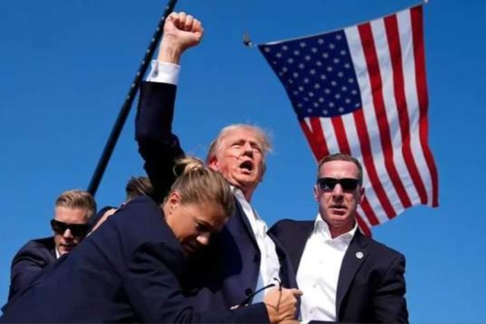 美国的衰落是全方位的。经常有人说，现在的美国总统说话办事就跟开玩笑一样，跟几十年