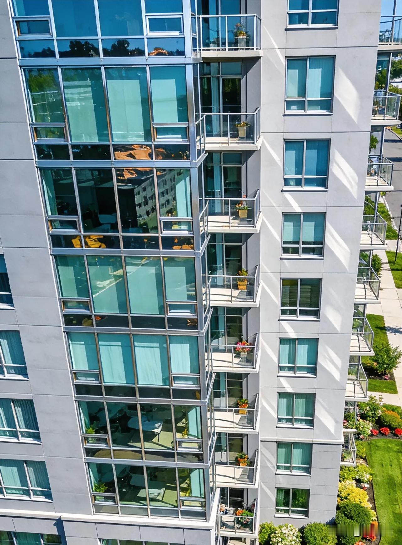 最近，一份来自高盛的研报在地产圈刷屏了！高盛指出，上海和深圳的房价，将在202