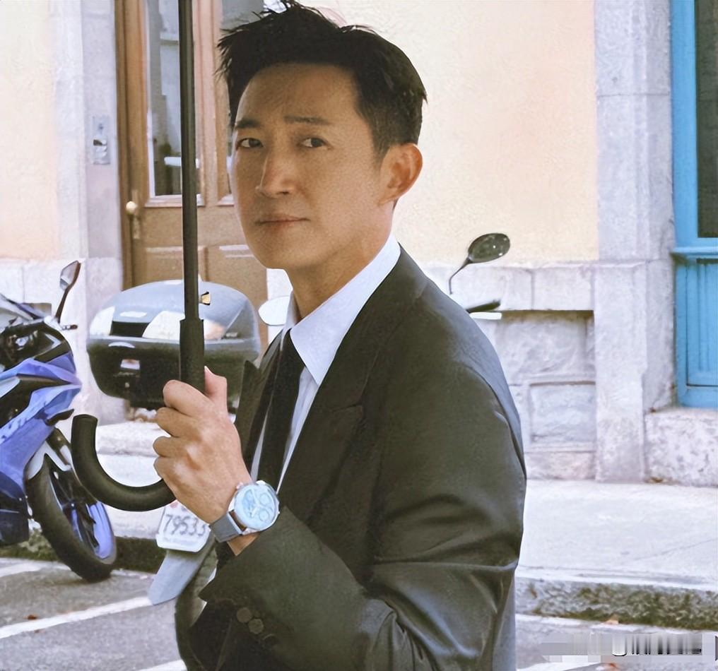 🌙陪玩陪睡已过时，被注射不明物都不算啥，内娱的暗面正在全面升级。说到内娱的