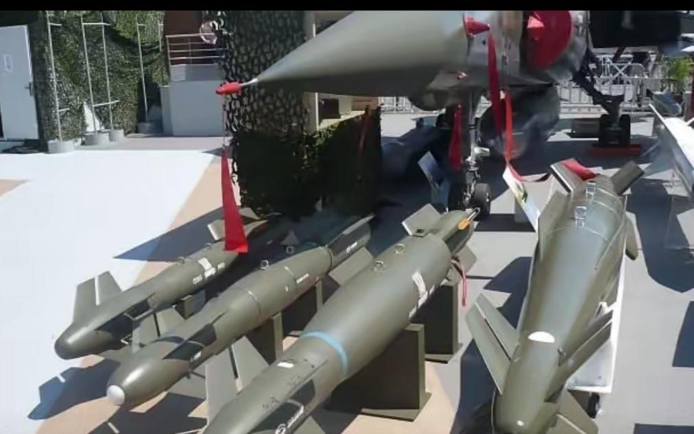 乌克兰战机获法国提供高精度制导航空炸弹2月24日，乌克兰国防部新闻处通报称，法