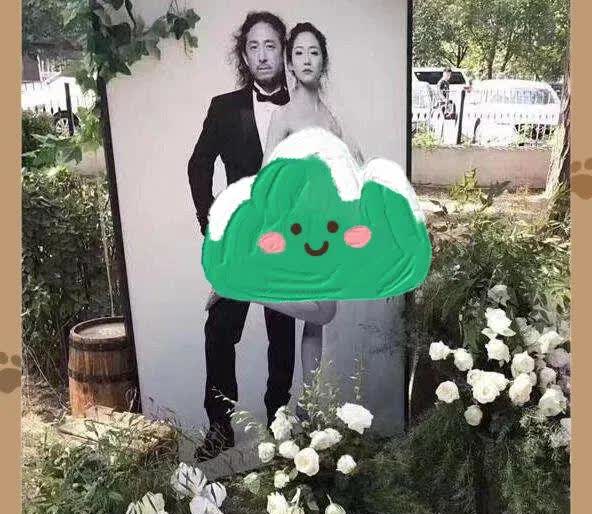 当初万千惠穿成这样嫁给三宝。三宝真爱她，也不会让她半裸着拍照。真不体