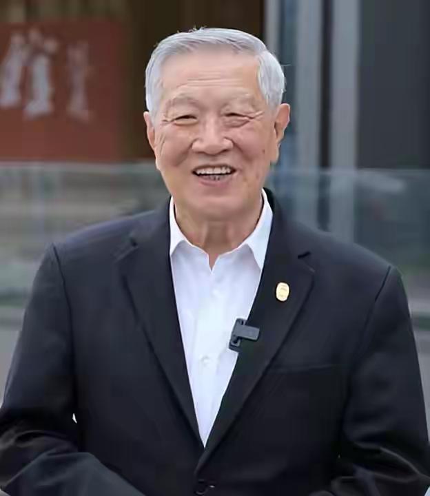 李昌钰的子女们当代福尔摩斯李昌钰育有两个孩子，他们分别走向不同的道路：​