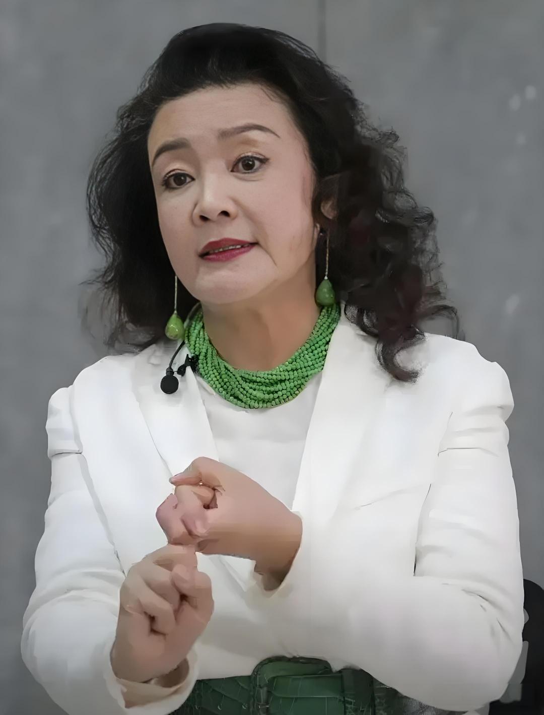 张兰彻底醒了！远离汪家纷争，终于活回自己张兰这次是真的划清界限，彻底放下汪