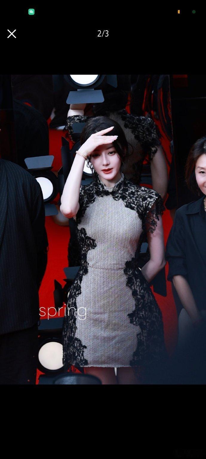 迪丽热巴被晒到wink看热巴三里屯活动图被美晕！清冷系美人被太阳晒出wink