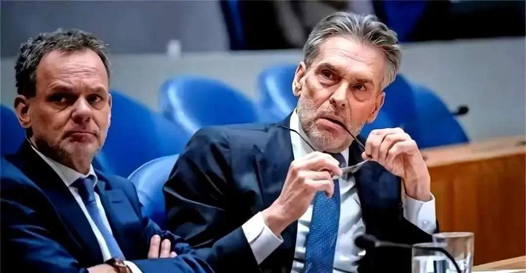 荷兰新内阁刚组建时，被多家外媒贴上“反华”标签，内阁成员不乏对华强硬派，安世