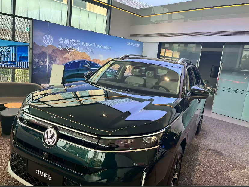 一汽大众中大型硬核suv全新揽巡已经上市，全车采用肌肉雕刻的车身设计，线条流畅饱