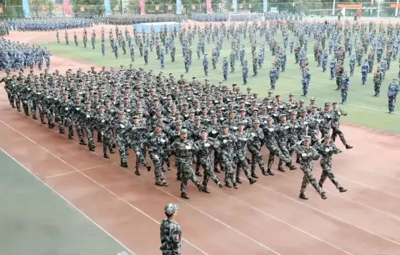 高温天气仍然坚持军训是否值得？