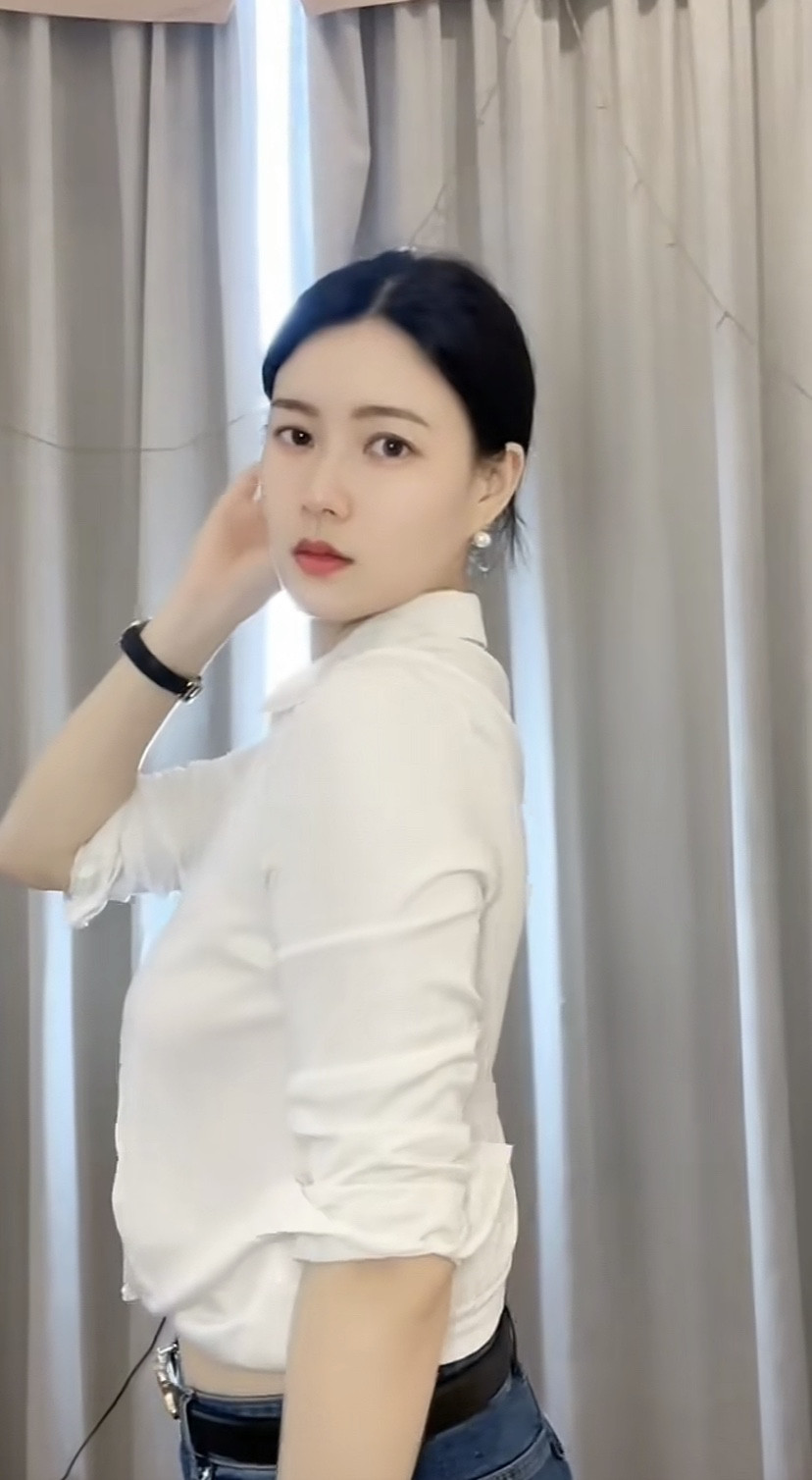这衣服挺搭的