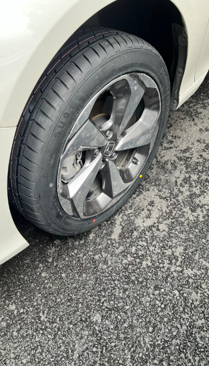 十代混动雅阁用车四年换胎记原车横滨轮胎老化严重，寻思着换个轮胎解决噪音问题