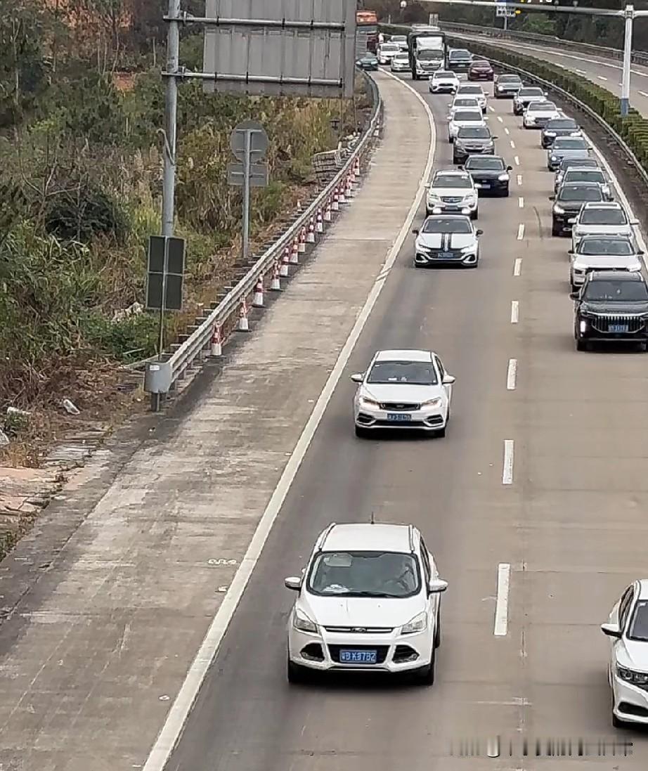 怎么初八高速收费了还一样堵车广东高速上演“史诗级”拥堵大年初八本该是顺顺