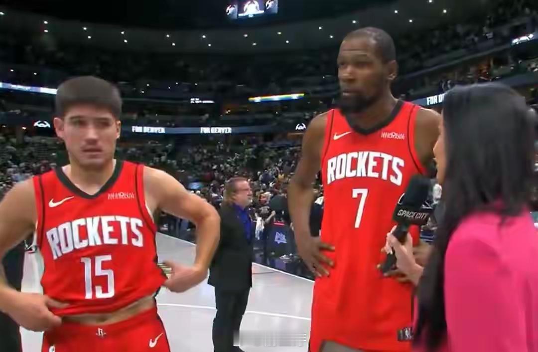 申京可有可无？申京在不在场，火箭三个方面截然不一样。第一，火箭由阿杜和谢泼德主导