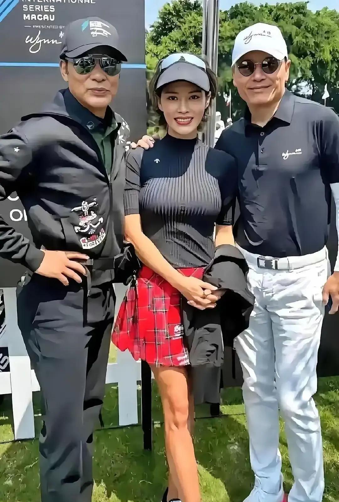 他们脸上的皱纹，比所有精修图都值钱。70岁不整容，照样让你挪不开眼。尊龙剪短头