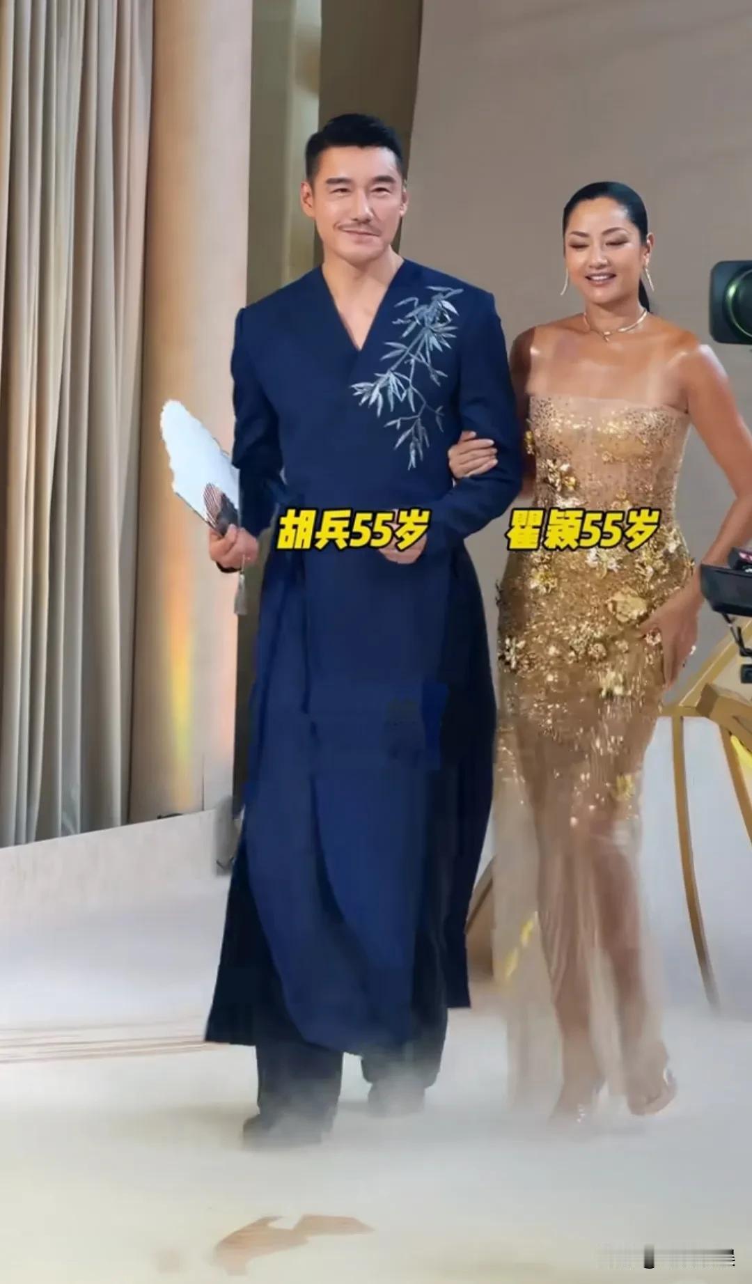 胡兵和瞿颖两人一起出席活动，感觉有他们的地方，就是顶级T台！俩人一中一西，胡兵