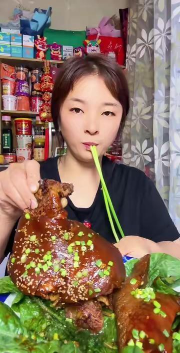 属牛的人每年犯太岁，九个妖精十八个洞，一辈子全是坎。你信了，然后呢？你信了，所