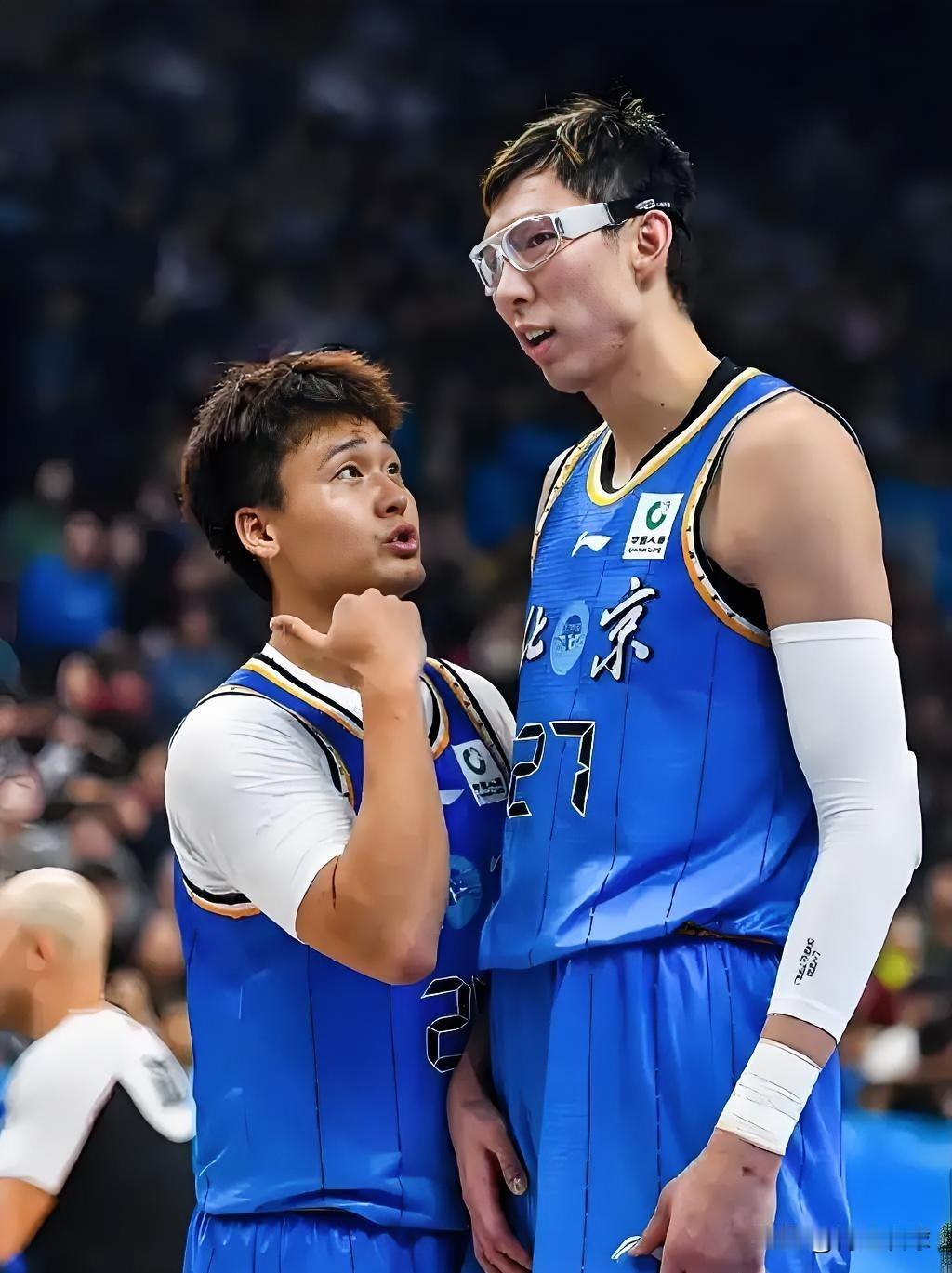 随着麦基自宣加盟北京，北京队最强首发诞生了：控卫：赵睿！30岁，身高195c