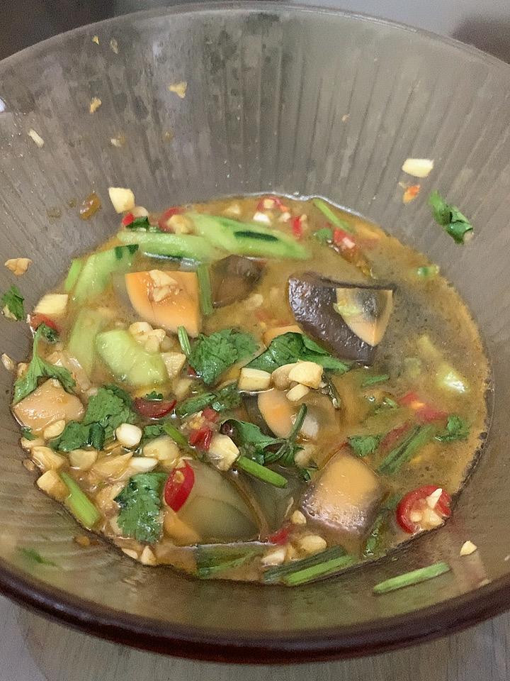 各位朋友们，昨天晚上凉拌的黄瓜皮蛋，今天还能吃吗？昨天晚上没吃完，妈妈舍不得