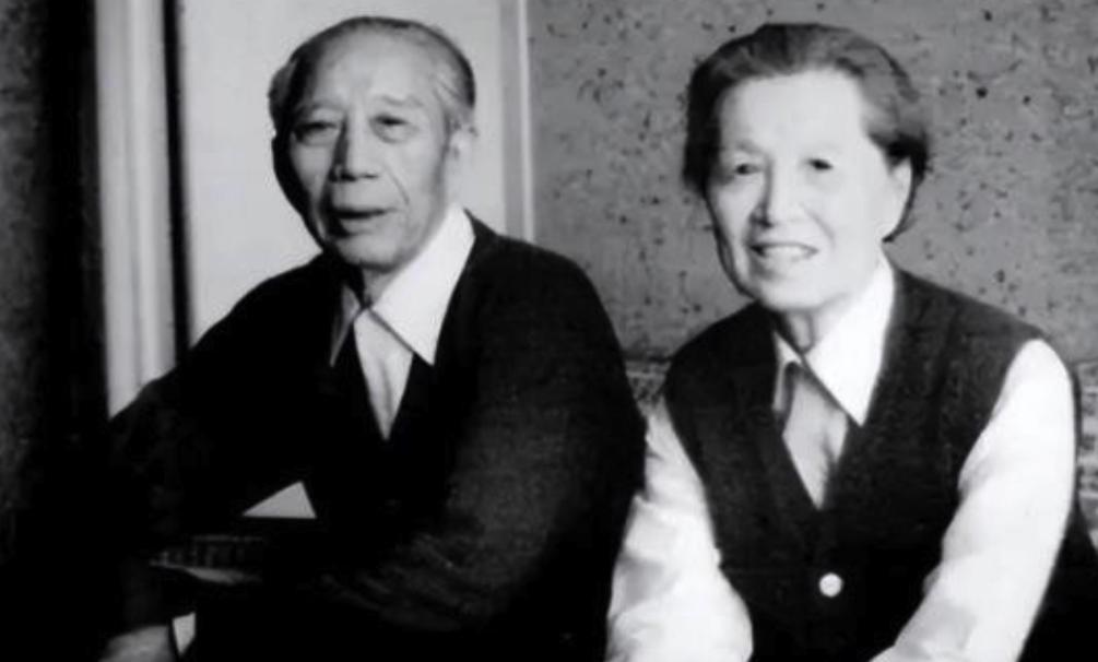 1937年，旅长王震29岁了，还是光棍，贺龙急了：“王胡子，给你介绍个北大女学生