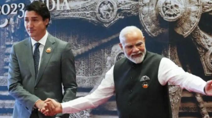 印度花重金从俄购买军大衣，只为抵制中国货，看到标签天塌了！说白了，这就是一场