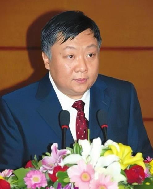 2008年汶川地震他捐1.5亿，出走9年的前妻看到后回来争财产，妻子想要通过离婚