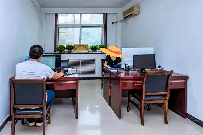 为什么现在的毕业生挤破头都想进这种单位？这心态，简直跟相亲市场里疯抢"老实人"
