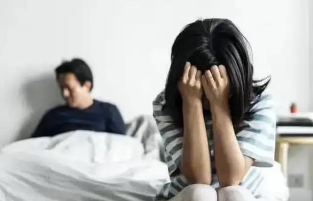 福建，一练歌厅的陪酒女，跟店里的管理人员乱搞男女间的关系，两个人都各自有家庭。女