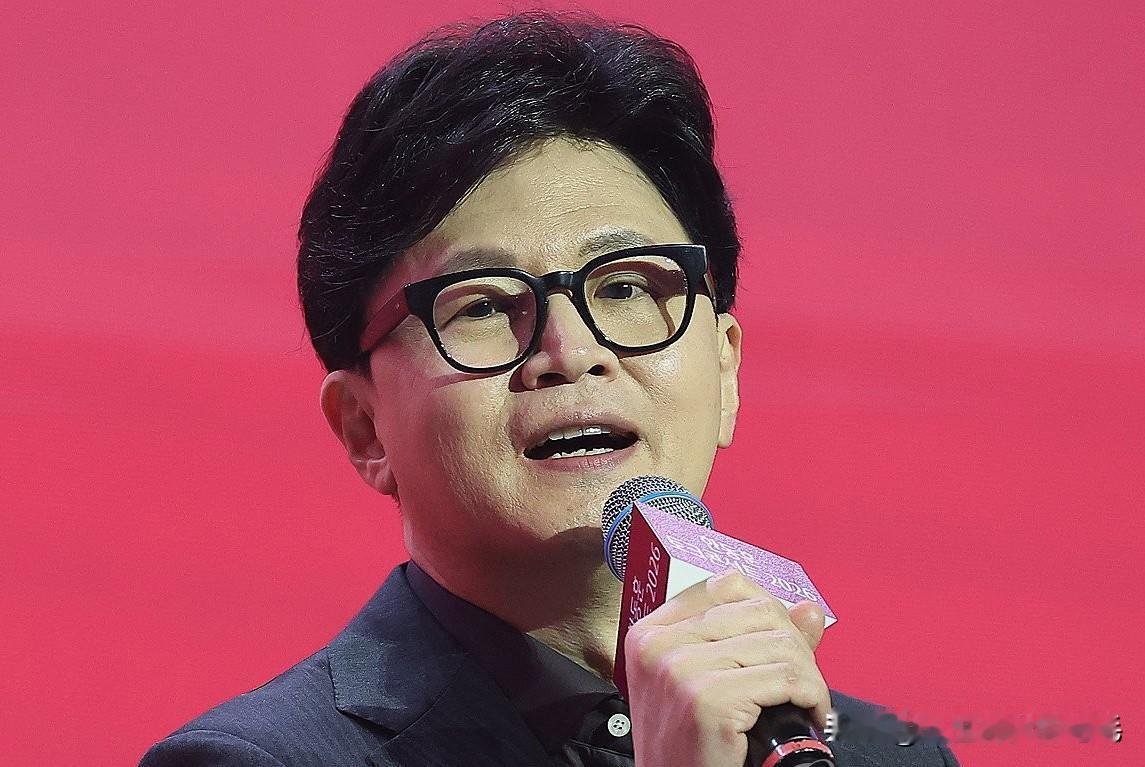 8日，韩国国民力量党前党首韩东勋被开除党籍仅10天，便在首尔举办首场公开脱口秀，