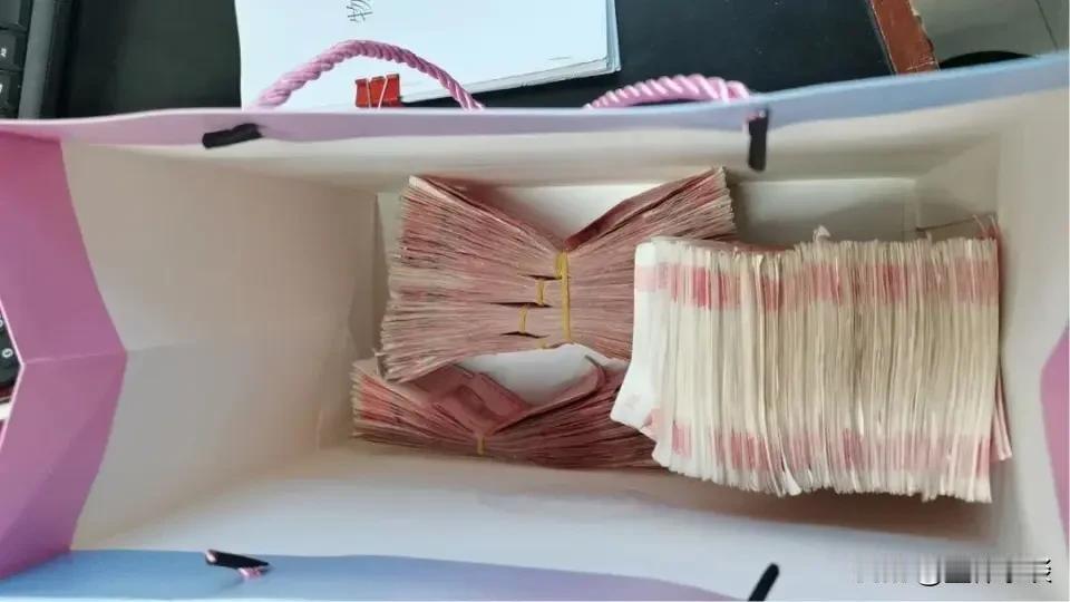 突发奇想：倘若此刻有人往你的账户转了九万九，紧接着弹出一条通知：限你五十五分钟内