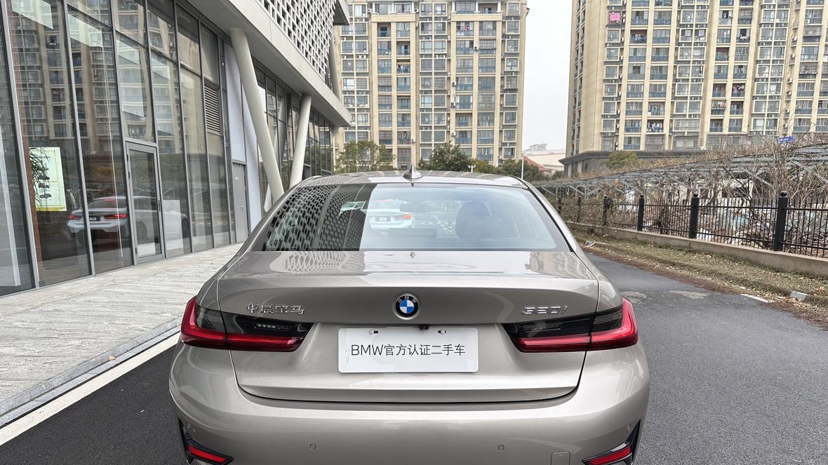 2022款宝马320i, 落地不到一年, 预算20万, 它比新车香在哪?