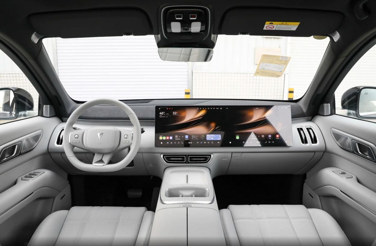 同样是增程版大型SUV，凭啥智己LS9要比深蓝S09贵10万呢？智己LS9两