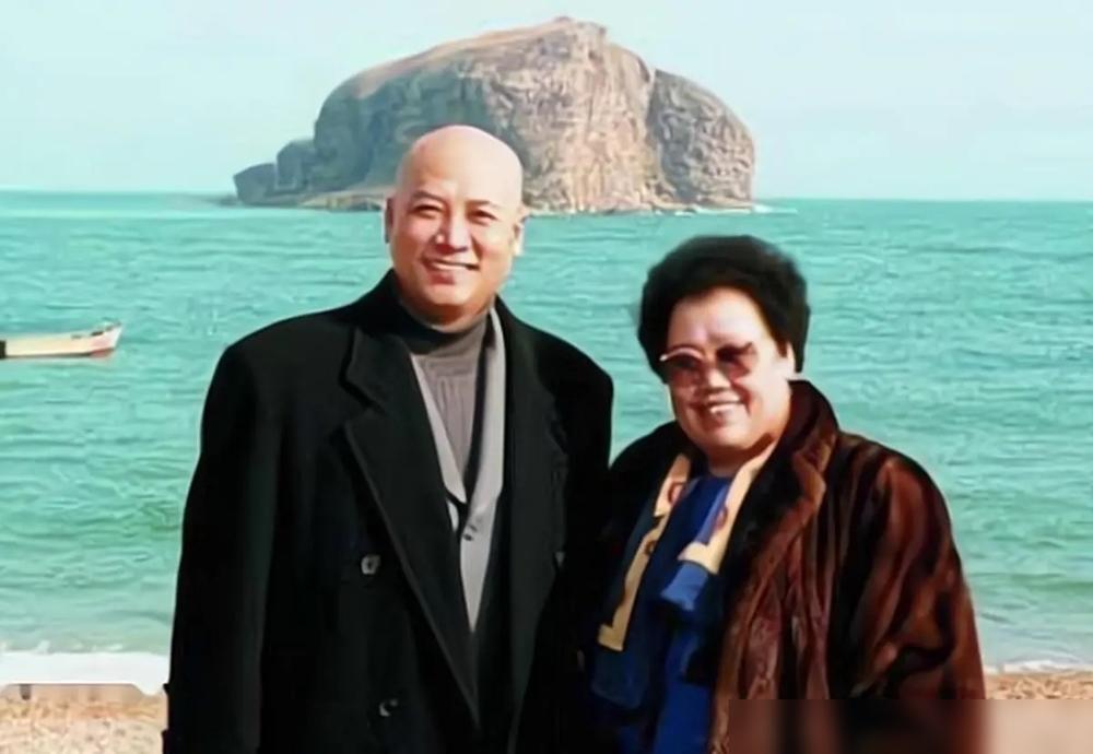 “唐僧”修来的福报？你没看错，那只是陈丽华焊死的“金箍”。85岁“紫檀女王”陈丽