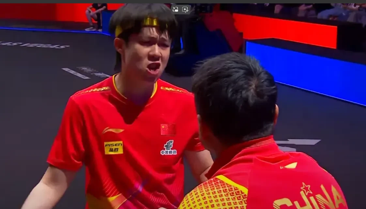 这次美国大满贯，我发现王皓不适合给大头当现场教练！当时达科靠遮挡先赢一局，