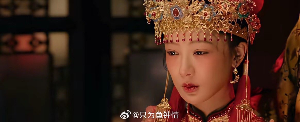 杨紫有点不对劲了从去年的生命树到今年的玉兰花开她都不对劲得很，生命树也演妈妈，但