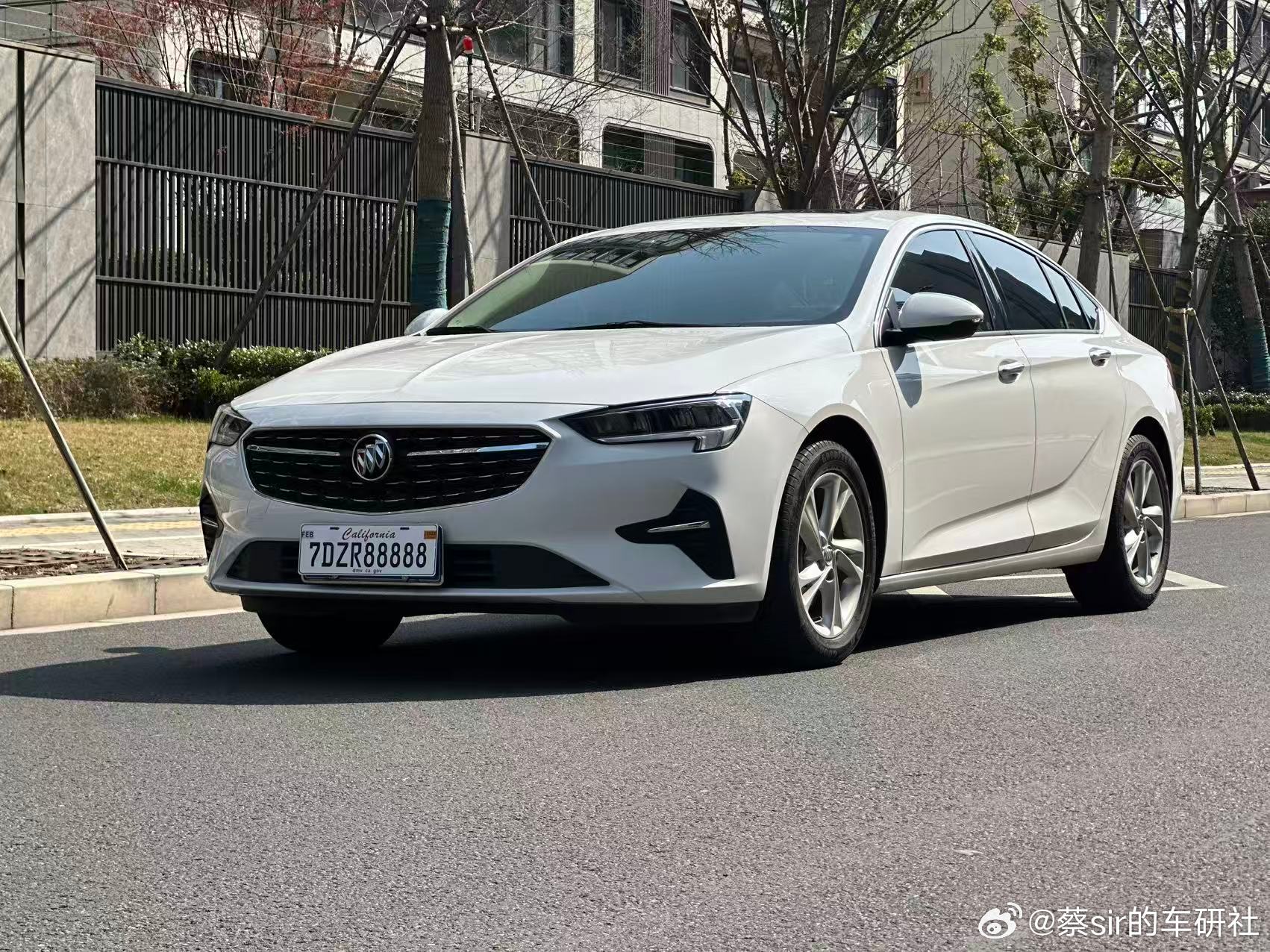 2022年11月上牌别克君威552T智享，实表3万多公里，0过户，女生一手车，车