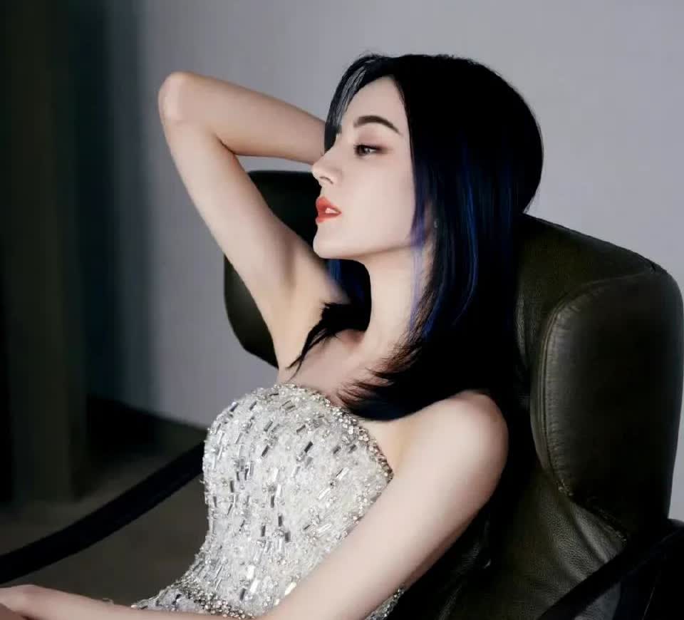 迪丽热巴，迪力木拉提