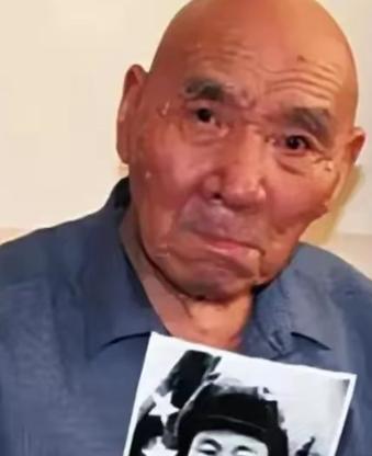 1953年，伟人见到志愿军“打坦克英雄”苏吊蛋后，觉得这个名字实在不雅，便笑着对