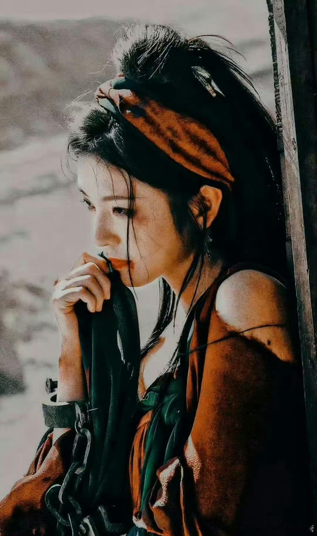 李云霄燕子娘女侠不必束起长发李云霄的燕子娘，确实是这些年里最有风情的女侠啊