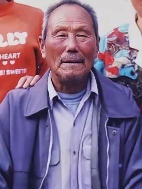 1950年，朝鲜战场冰天雪地，志愿军战士董明德已经筋疲力尽，一名人高马大的土耳其