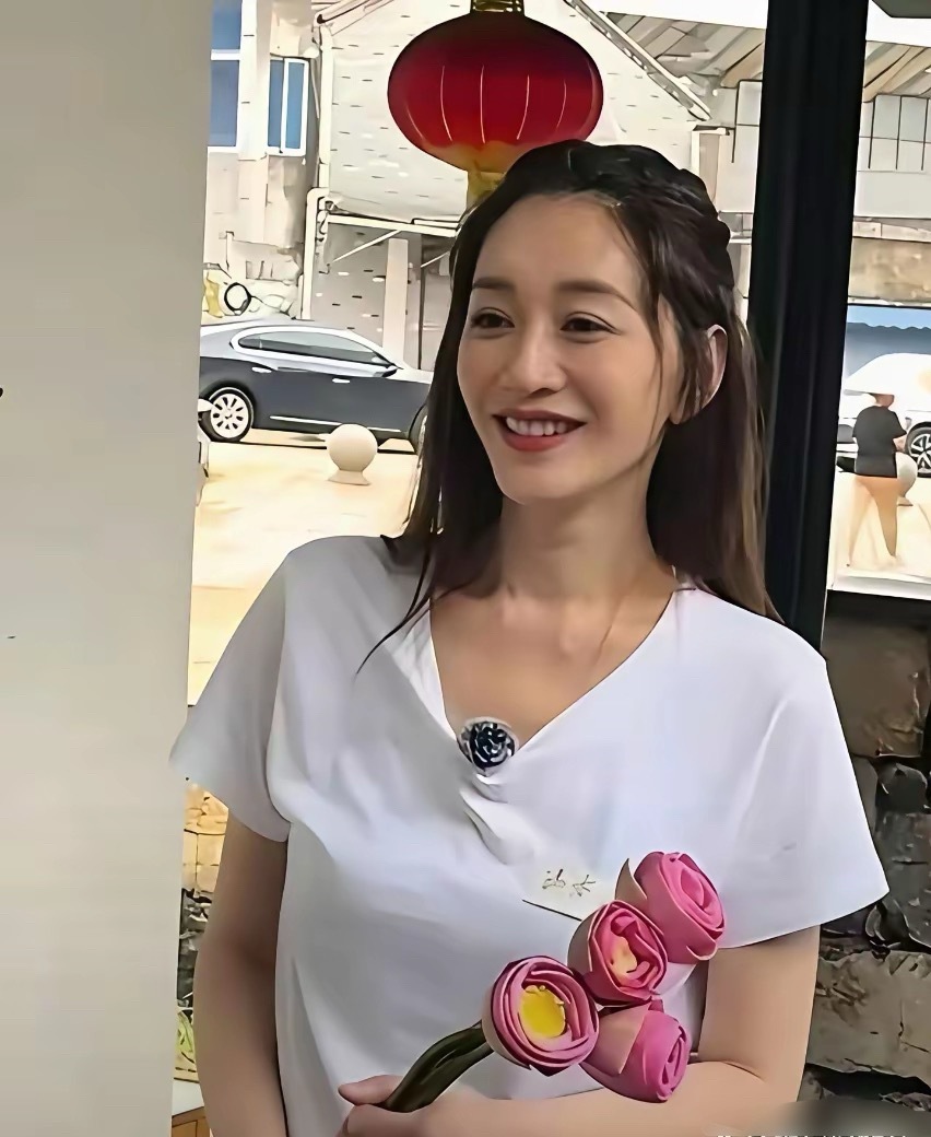 抛开滤镜，这才是李小冉最真实的原生模样。