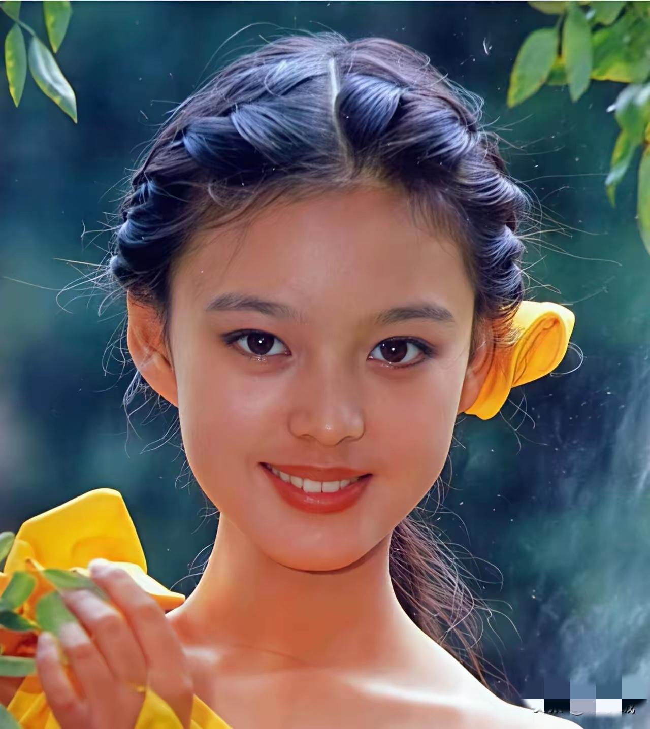 原来辛芷蕾少女时长这样（图1.2），那难怪甄子丹经纪人看上她了，这个颜值，谁看了