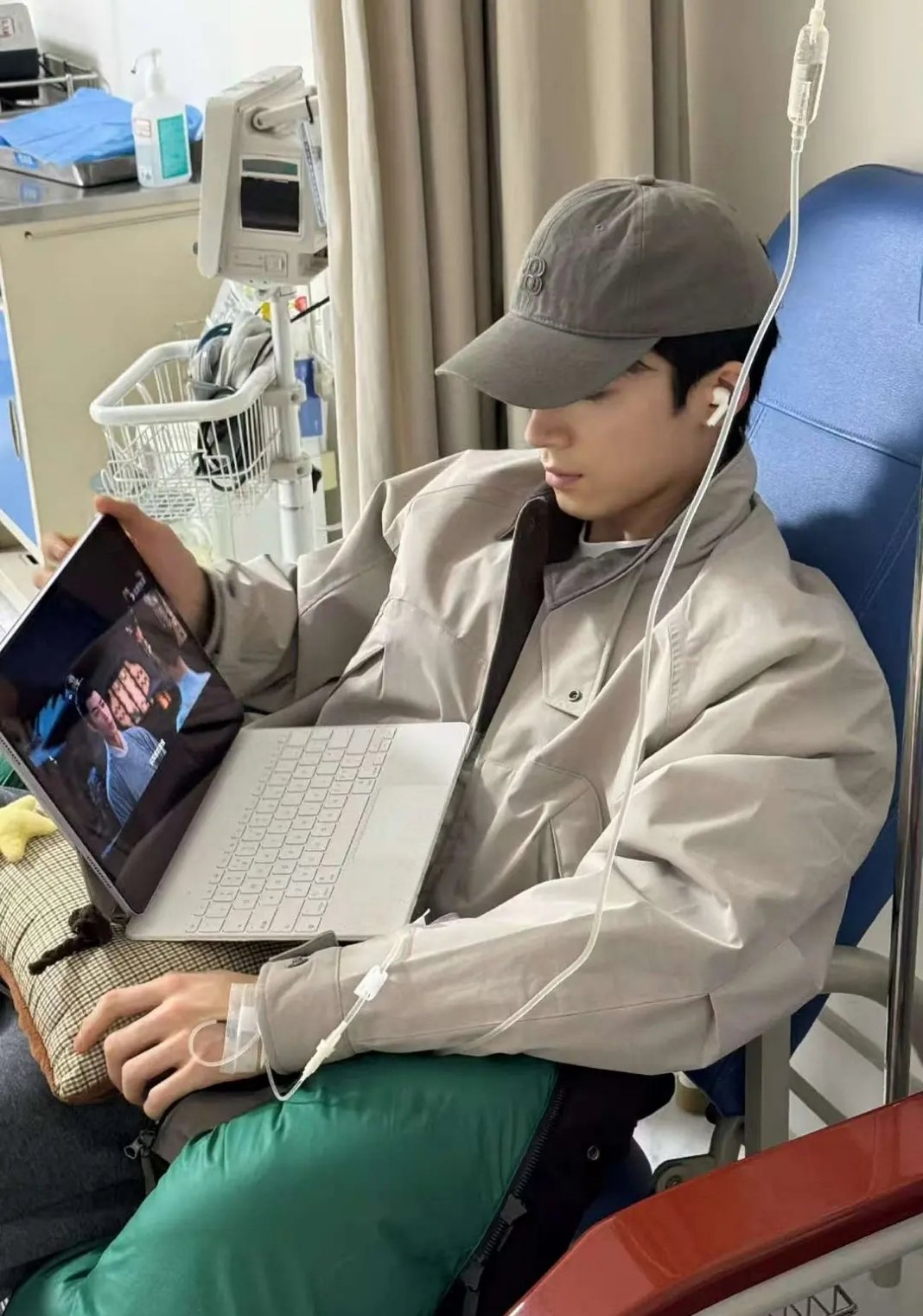 心疼王星越打吊针了，还在剧宣好敬业。