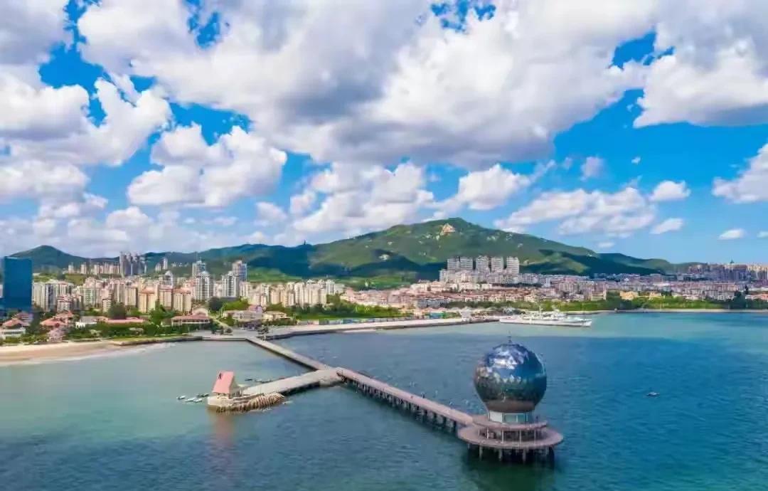 我这个外地人住在烟台，感觉一些本地人特别的执着和自恋。比如他们逛商场只喜欢振华