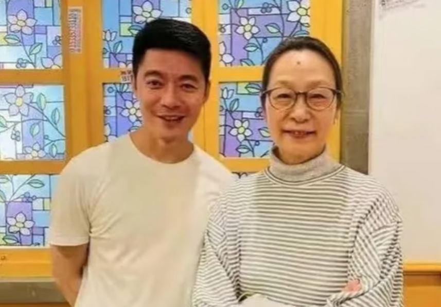 奚美娟怕是早就在后悔了，30年前，她就应该明白，自己赌错了最关键的一步。