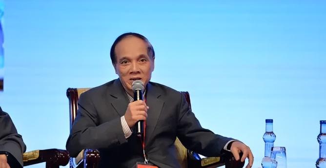 一位越南教授说：虽然我不喜欢中国，但也不得不承认，中国是黄种人里唯一敢和白种人叫