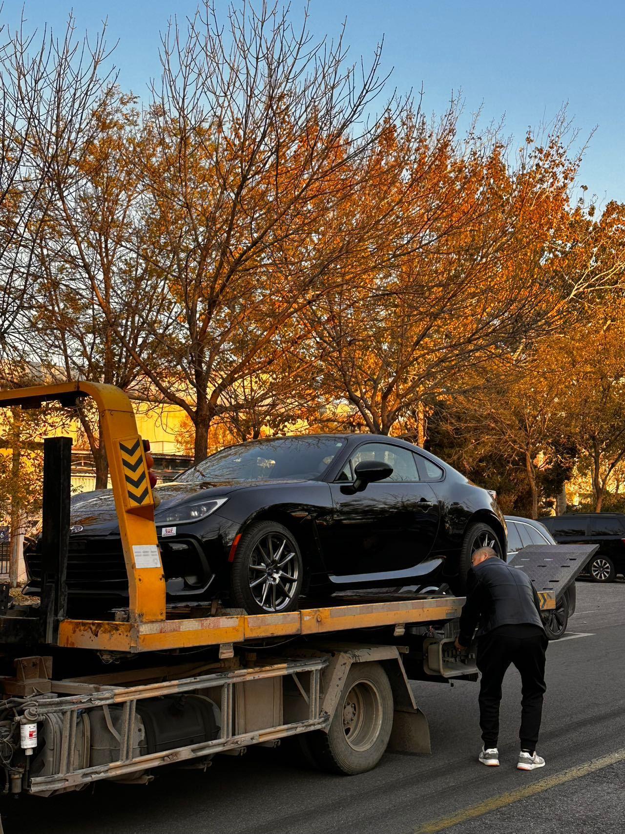 夕阳自带滤镜黑色BRZ，出发去贵州黑色已售罄，还有白色，蓝色