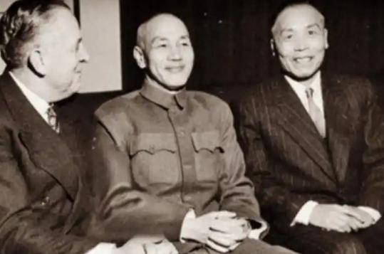 1949年1月21日，蒋介石宣布下野。这消息一出，全国哗然。大家都以为，这回
