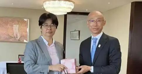 日本政府最近急得像热锅上的蚂蚁，因为他们发现，自己派往中国重庆的新任总领事，人是