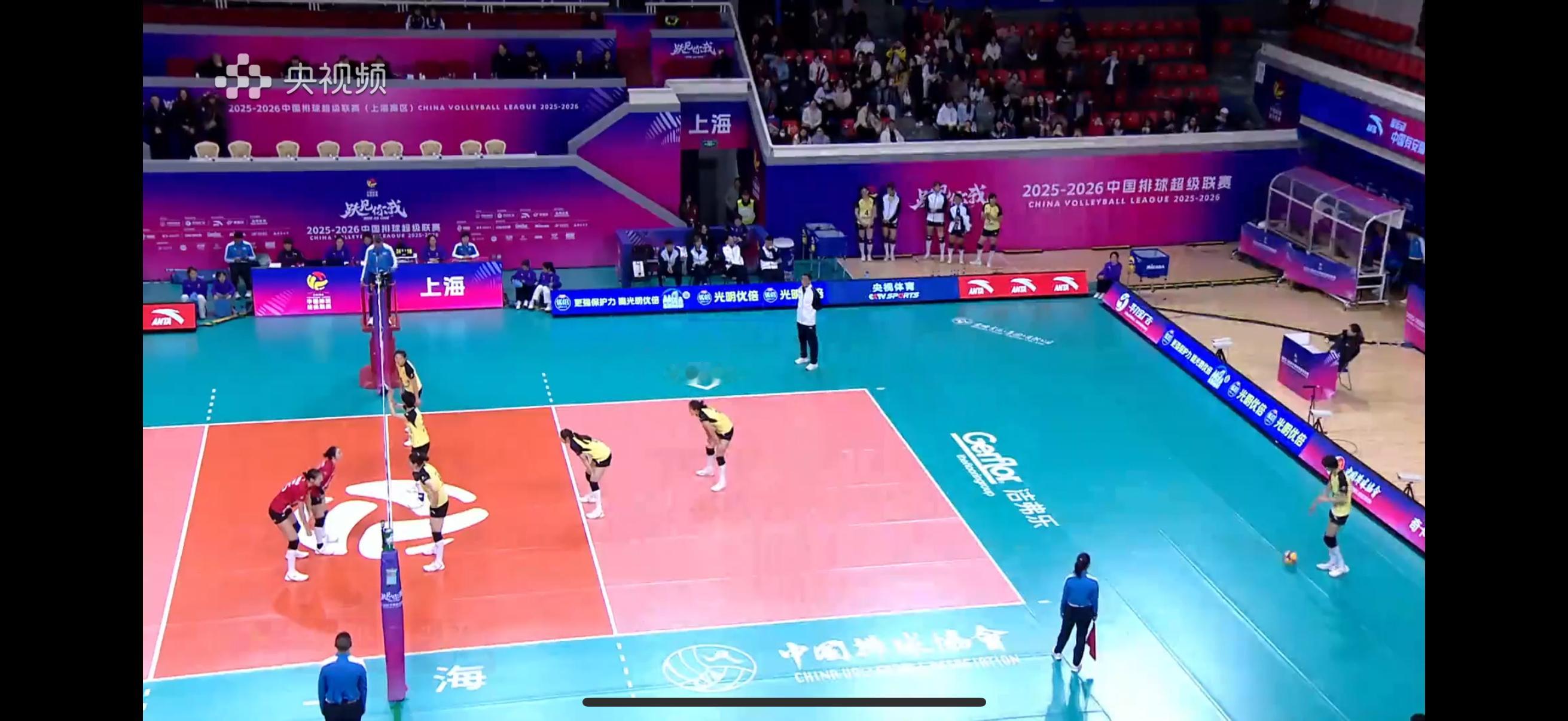 上海女排3-1战胜山东女排终于见到蔡斌彻底锻炼一次年轻球员了，打得不错主攻黄悦鑫