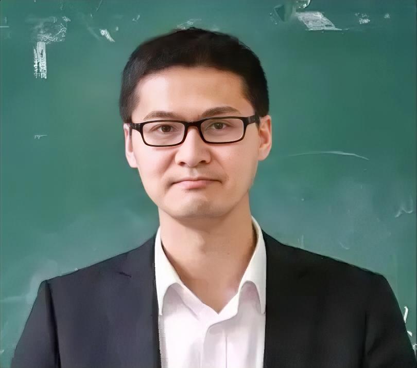 罗翔老师说：“当你厌恶你身边的人，表达厌恶最好的方式，不是和他们争吵，而
