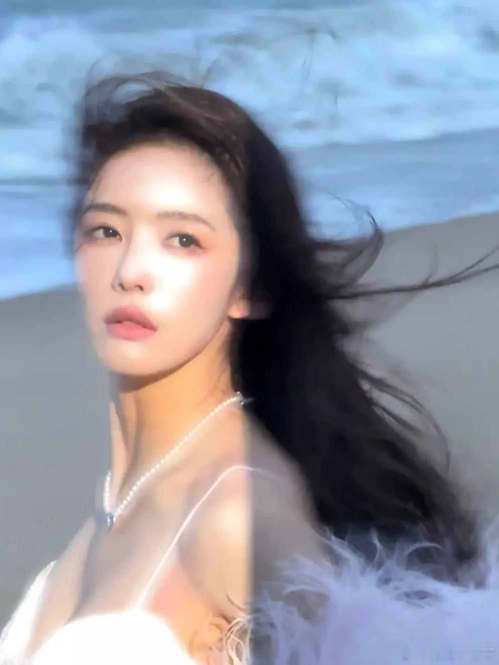 分享娱乐分享娱乐蔡文静穿粉色毛绒外套仙气十足手捧椰子眼神灵动​​​